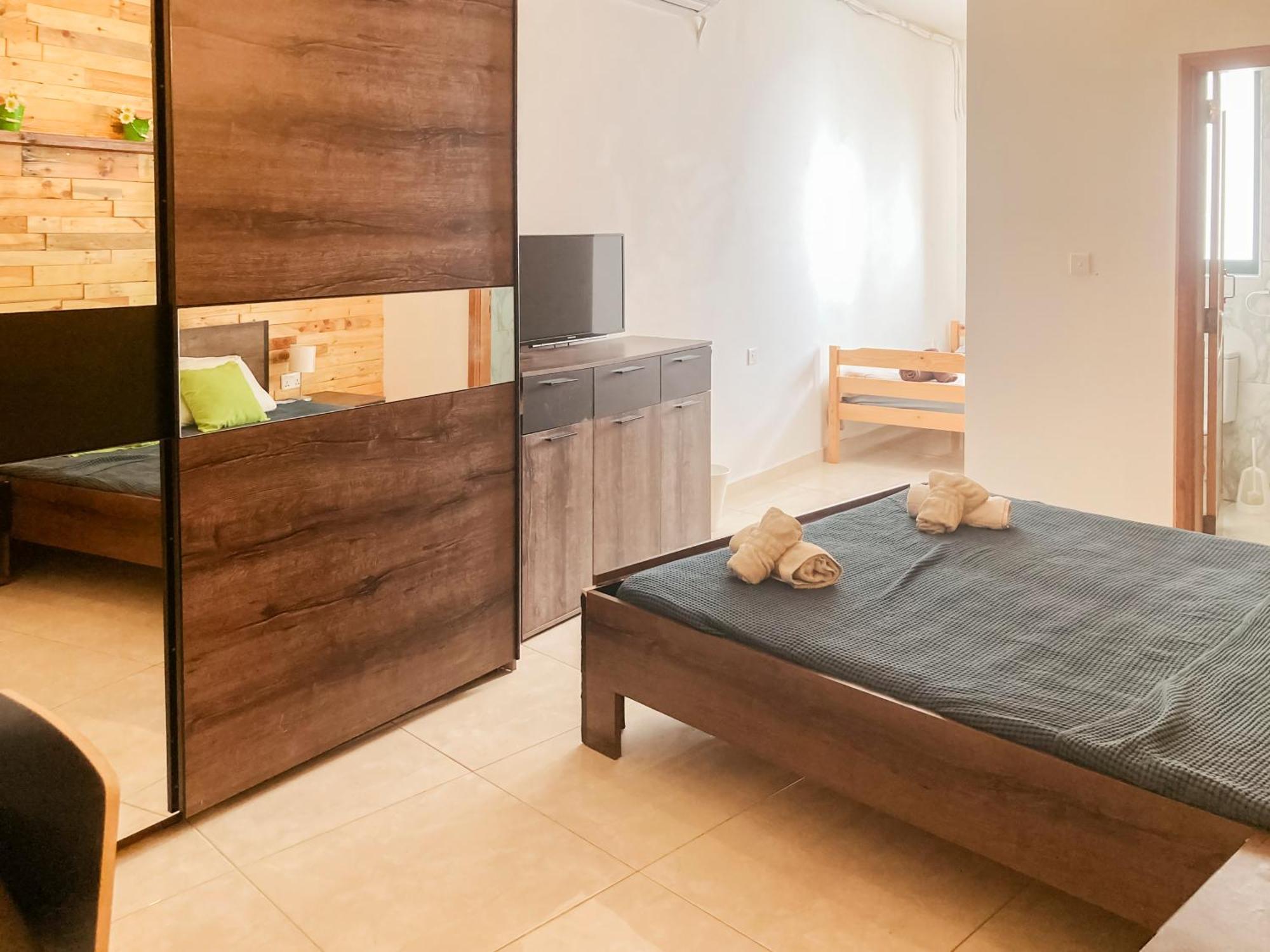 Xl Central Home - Sleeps 10 People Pietà Exteriör bild