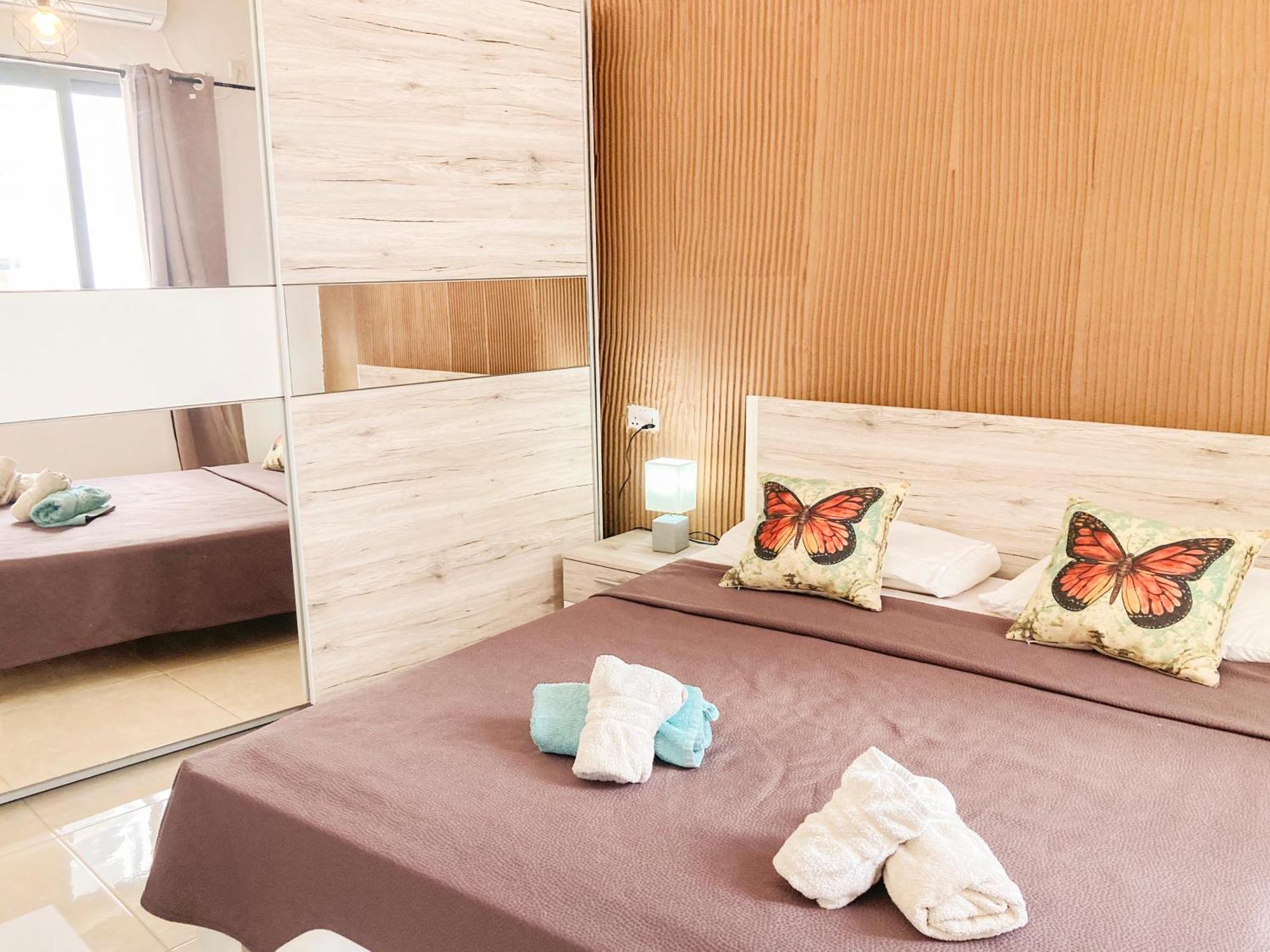Xl Central Home - Sleeps 10 People Pietà Exteriör bild